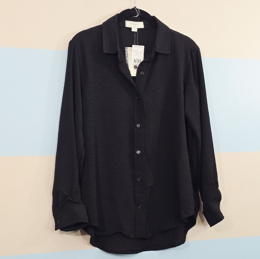 No Comment Textured Button Front Blouse - Picture 4 of 10